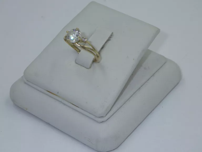 pierscionek-z-cyrkoniami-zloto-585-157g-r13-material-15835-2