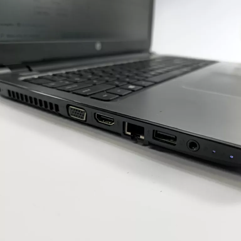 LAPTOP HP 255 G3 15,6 " AMD A4 4 GB / 500 GB HDD