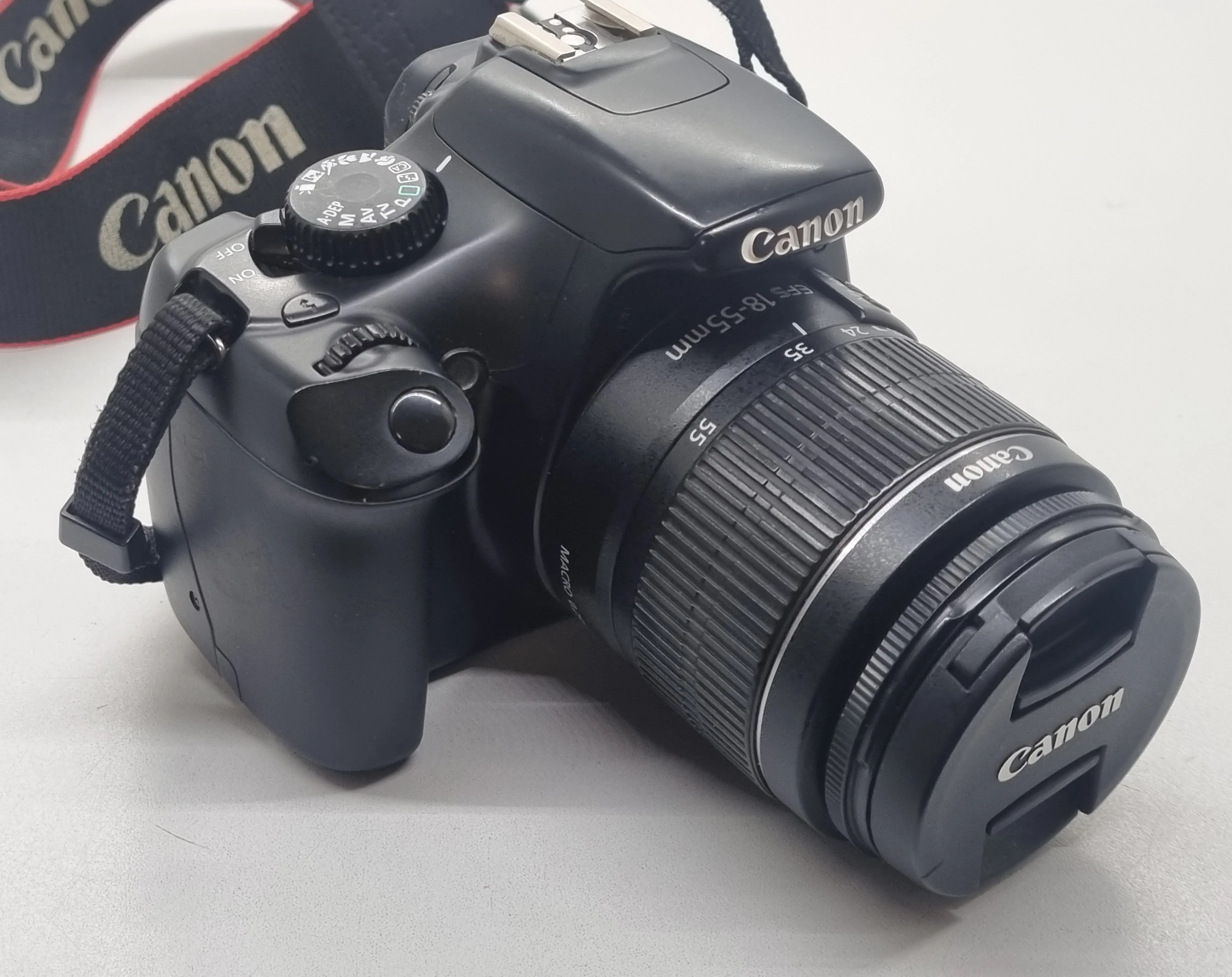 zadbana-lustrzanka-canon-eos-1100d-obiektyw-canon-efs-18-55mm-ean-gtin-8714574577401