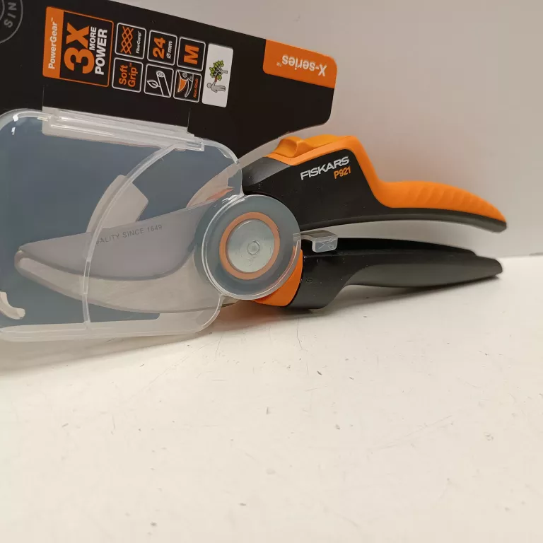 SEKATOR FISKARS P921