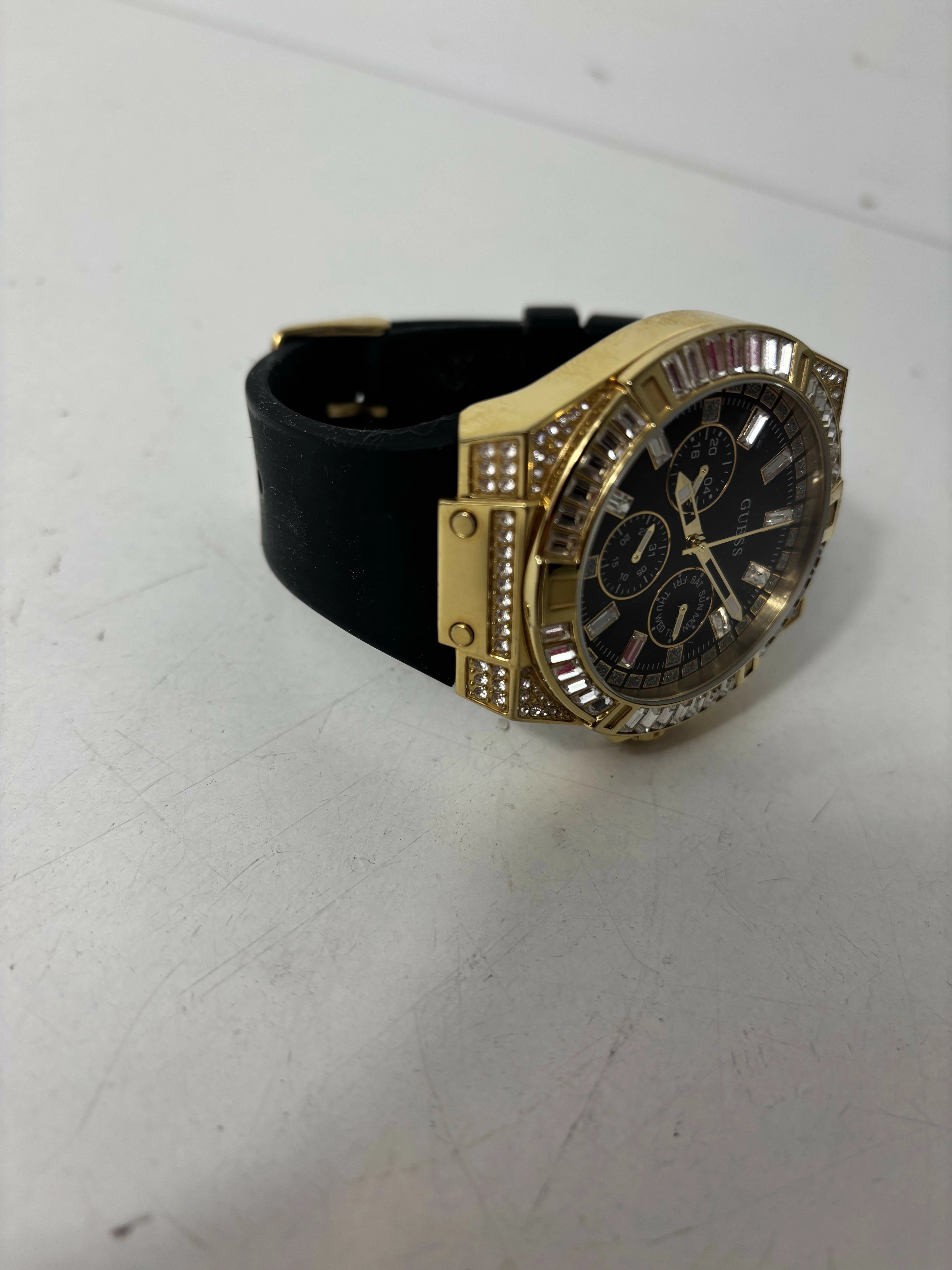 zegarek-wodoodporny-meski-zloty-guess-swarovski-rodzaj-129220-1