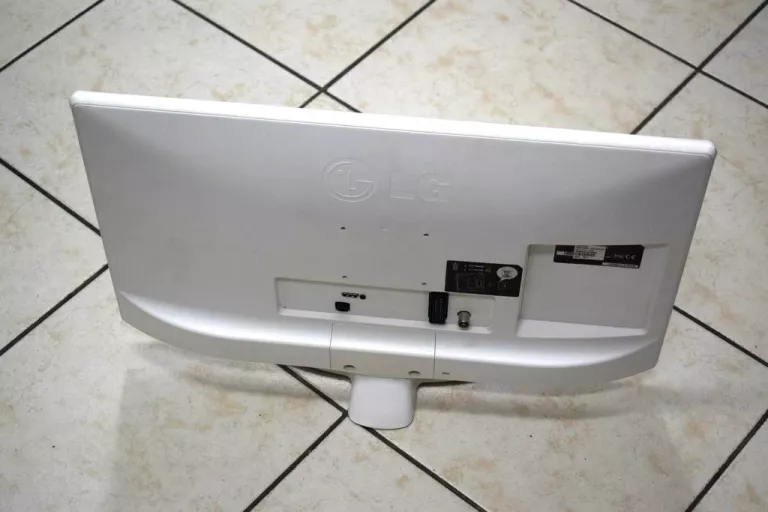 TELEWIZOR LED LG 24 CALE PILOT ŁADNY STAN OKAZJA