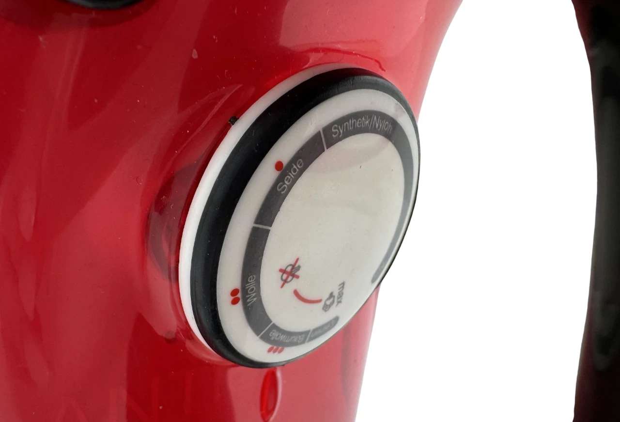 zelazko-parowe-ze-stacja-cleanmaxx-2200w-regulacja-temperatury-205674-224458