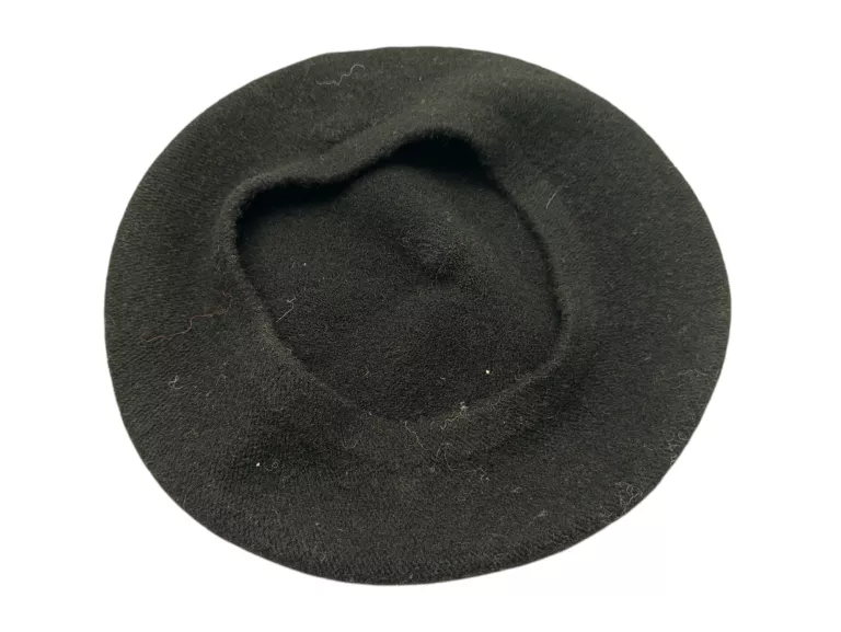 CZARNY BERET RESERVED