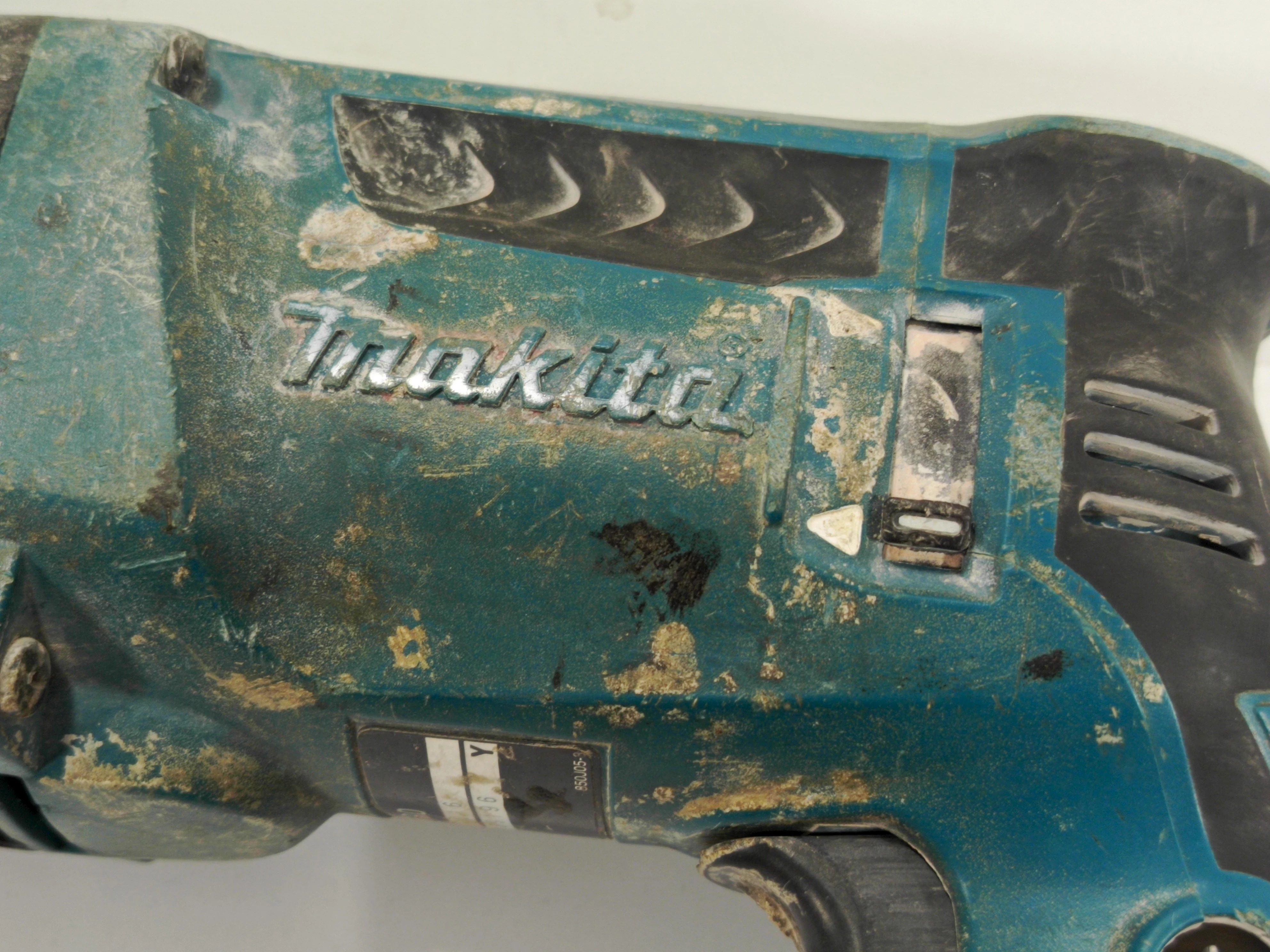 mlotowiertarka-makita-hr2630-ean-gtin-0088381687300