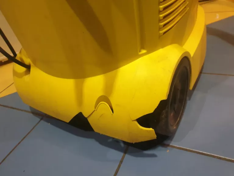 odkurzacz-pioracy-ekstrakcyjny-karcher-puzzi-81c-commercial-komunikacja-205205-2