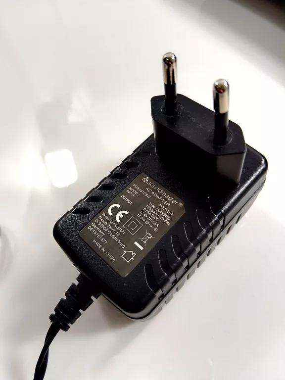 przenosny-samochodowy-odtwarzacz-dvd-soundmaster-1910sw-stan-11323-2