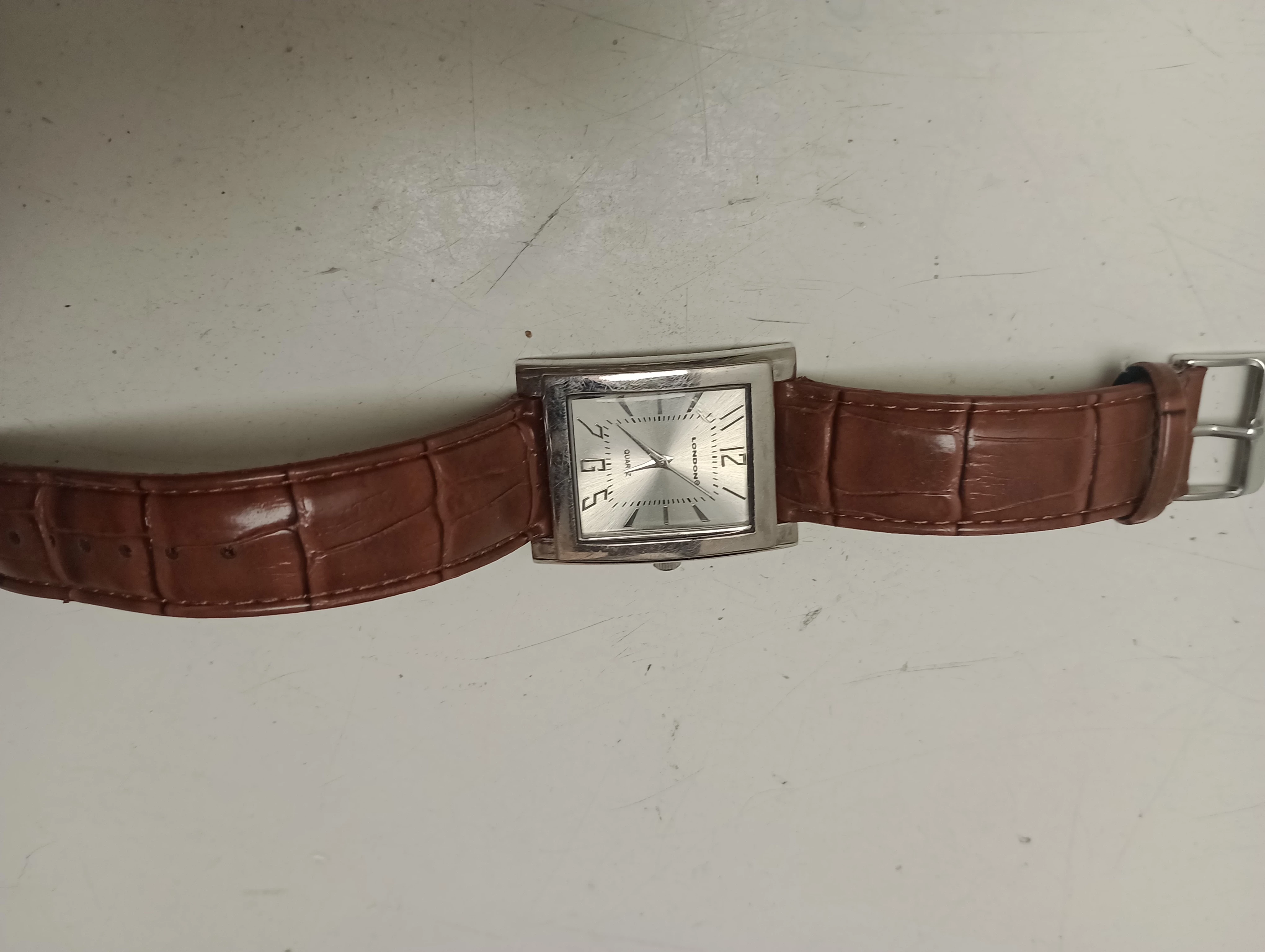 zegarek-london-osiedle-teatralne-3u15-krakow