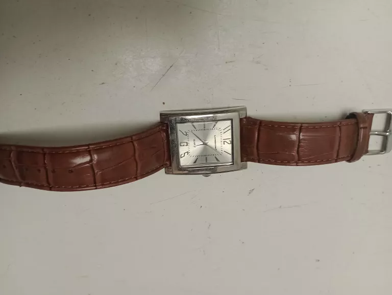 zegarek-london-osiedle-teatralne-3u15-krakow