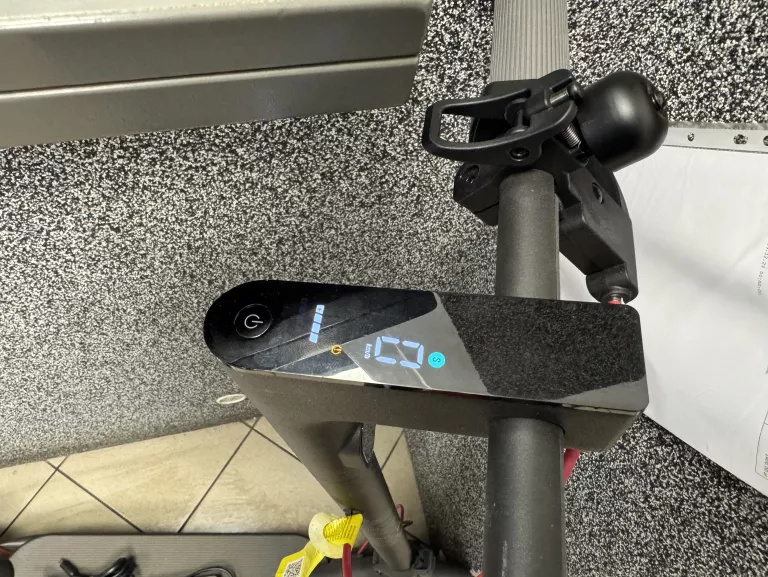 HULAJNOGA ELEKTRYCZNA XIAOMI ELECTRIC SCOOTER 4 300W 20 KM/H