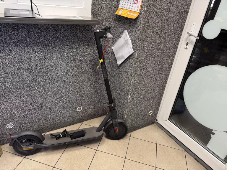 HULAJNOGA ELEKTRYCZNA XIAOMI ELECTRIC SCOOTER 4 300W 20 KM/H