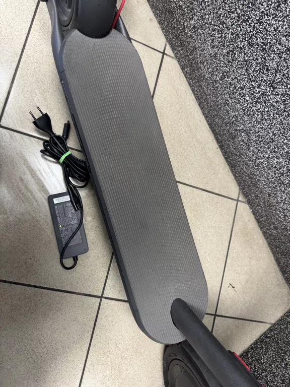 HULAJNOGA ELEKTRYCZNA XIAOMI ELECTRIC SCOOTER 4 300W 20 KM/H