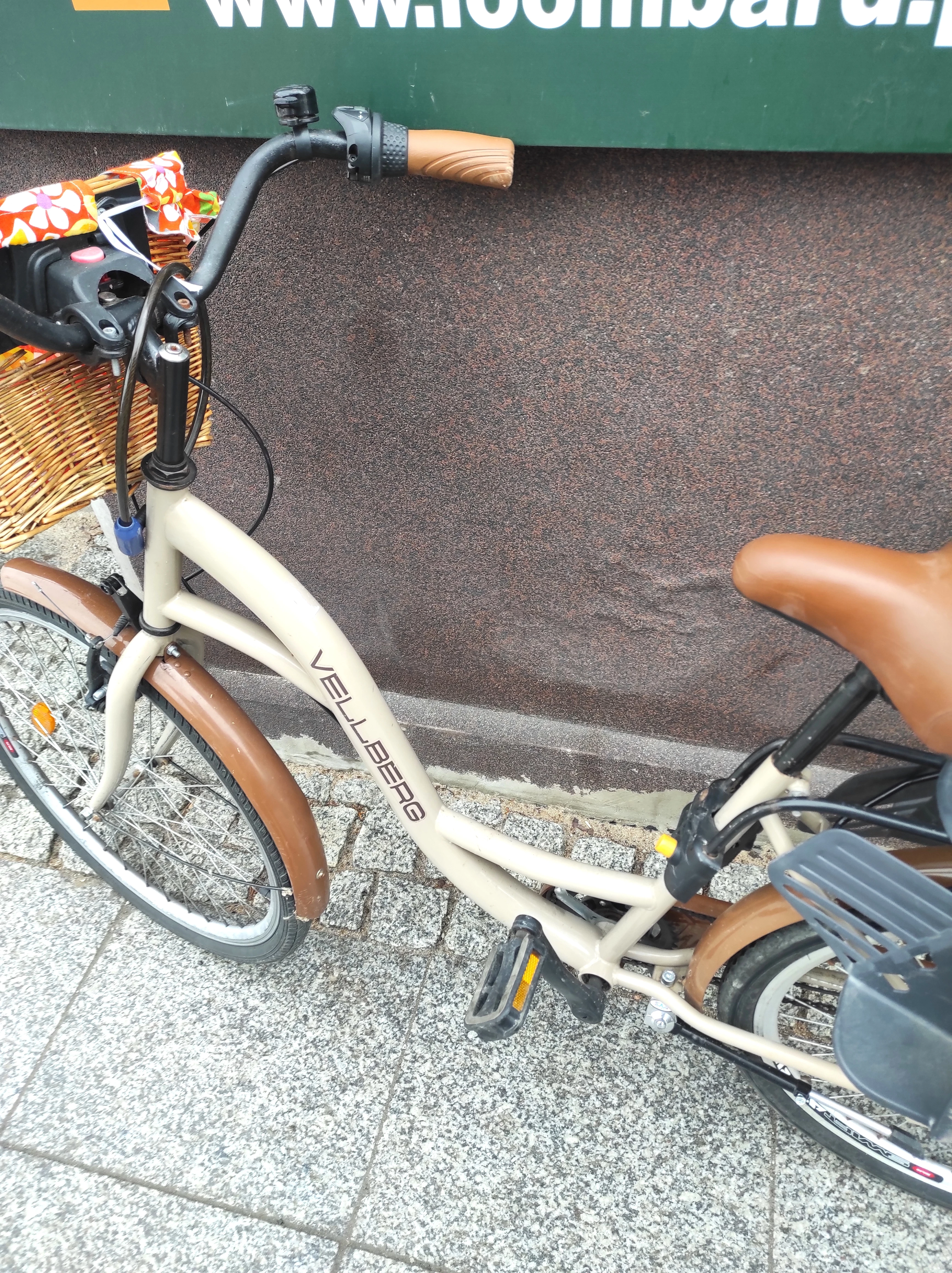 rower-miejski-vellberg-26-cali-koszyk-kolor-brazowy