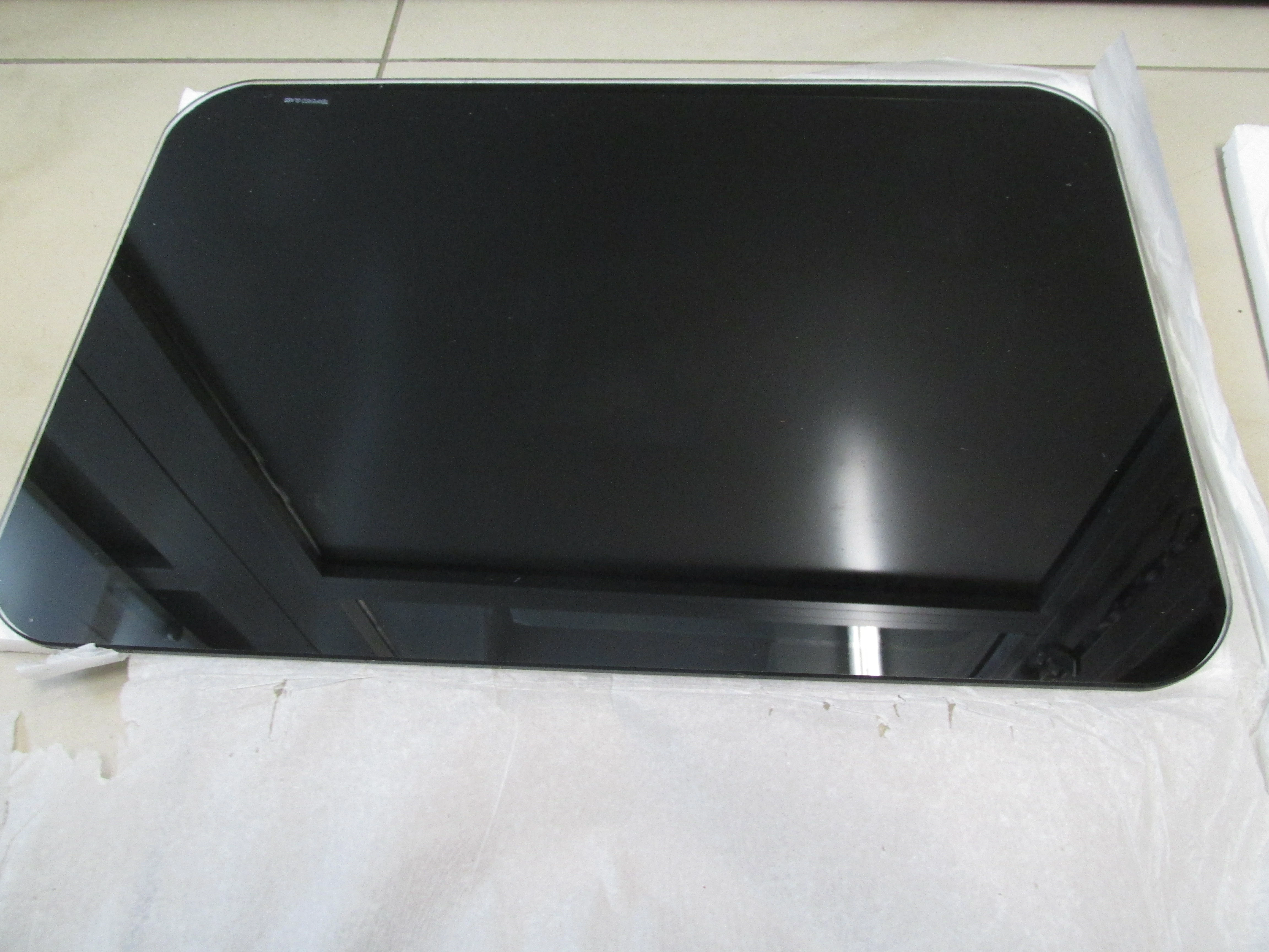 elegancki-szklany-stolik-pod-laptopa-stan-uzywany