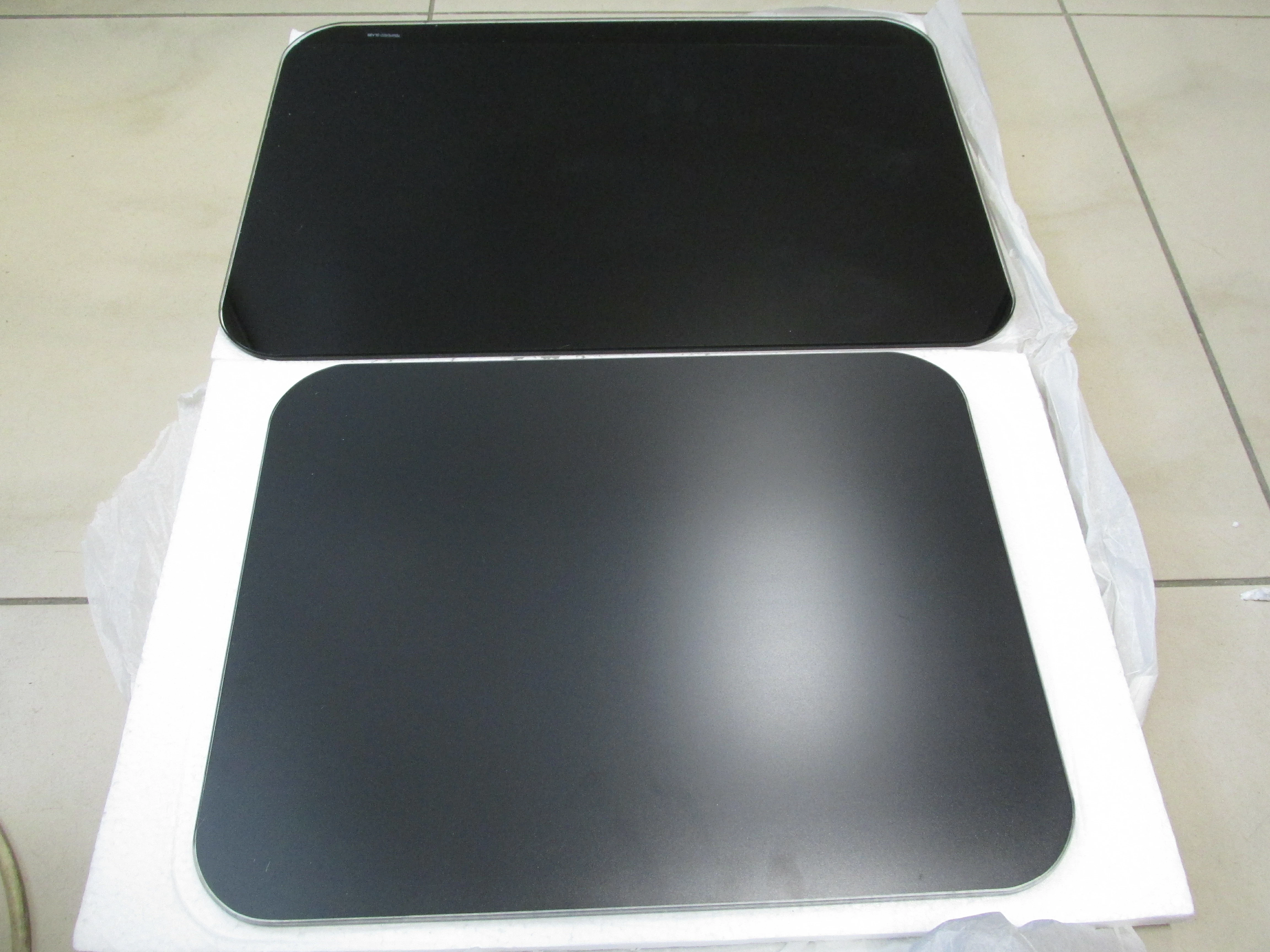 elegancki-szklany-stolik-pod-laptopa-ean-gtin-00000600250249