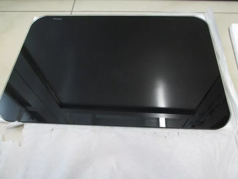 elegancki-szklany-stolik-pod-laptopa-stan-uzywany