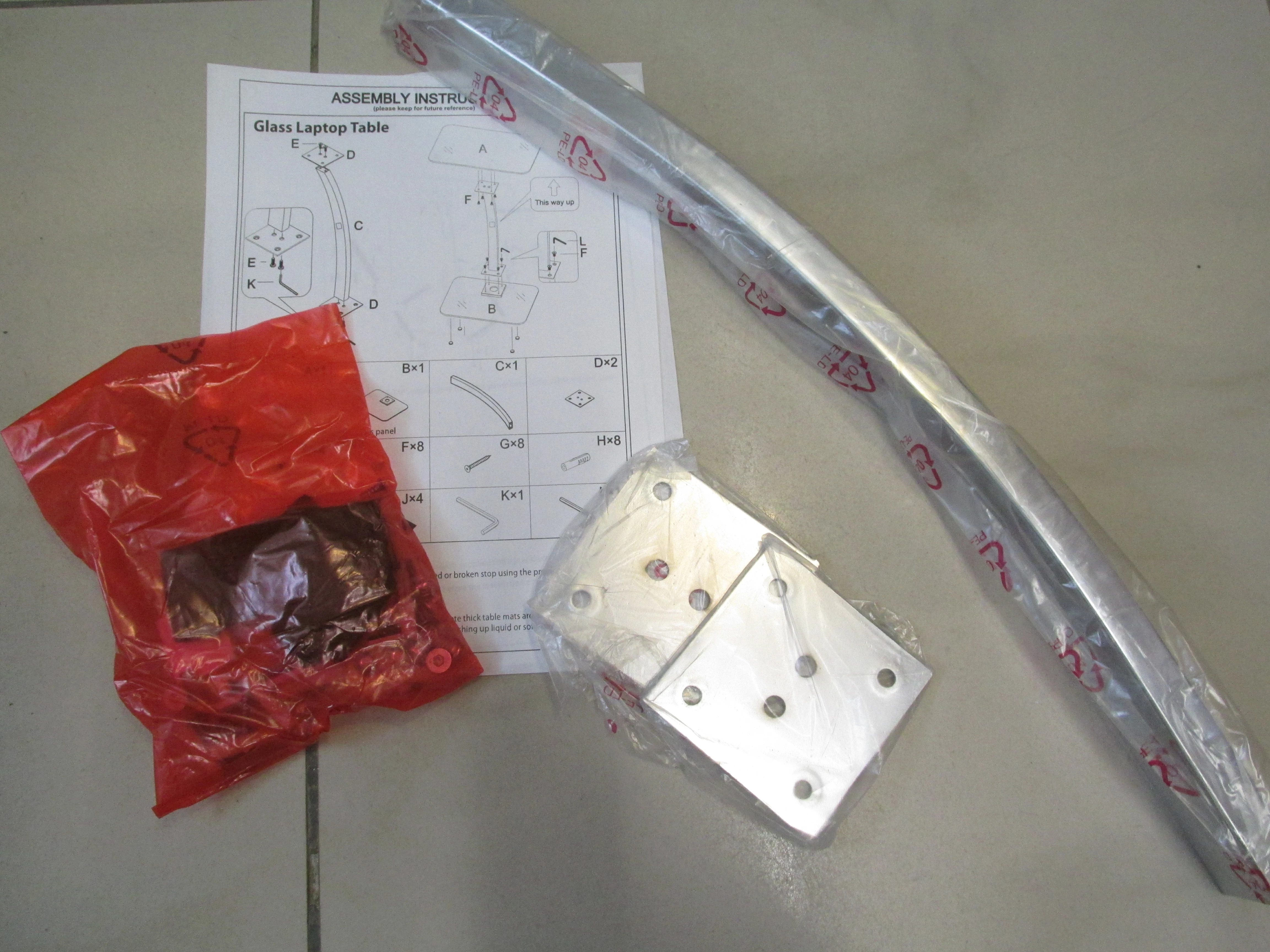 elegancki-szklany-stolik-pod-laptopa-pilsudskiego-10-krosno