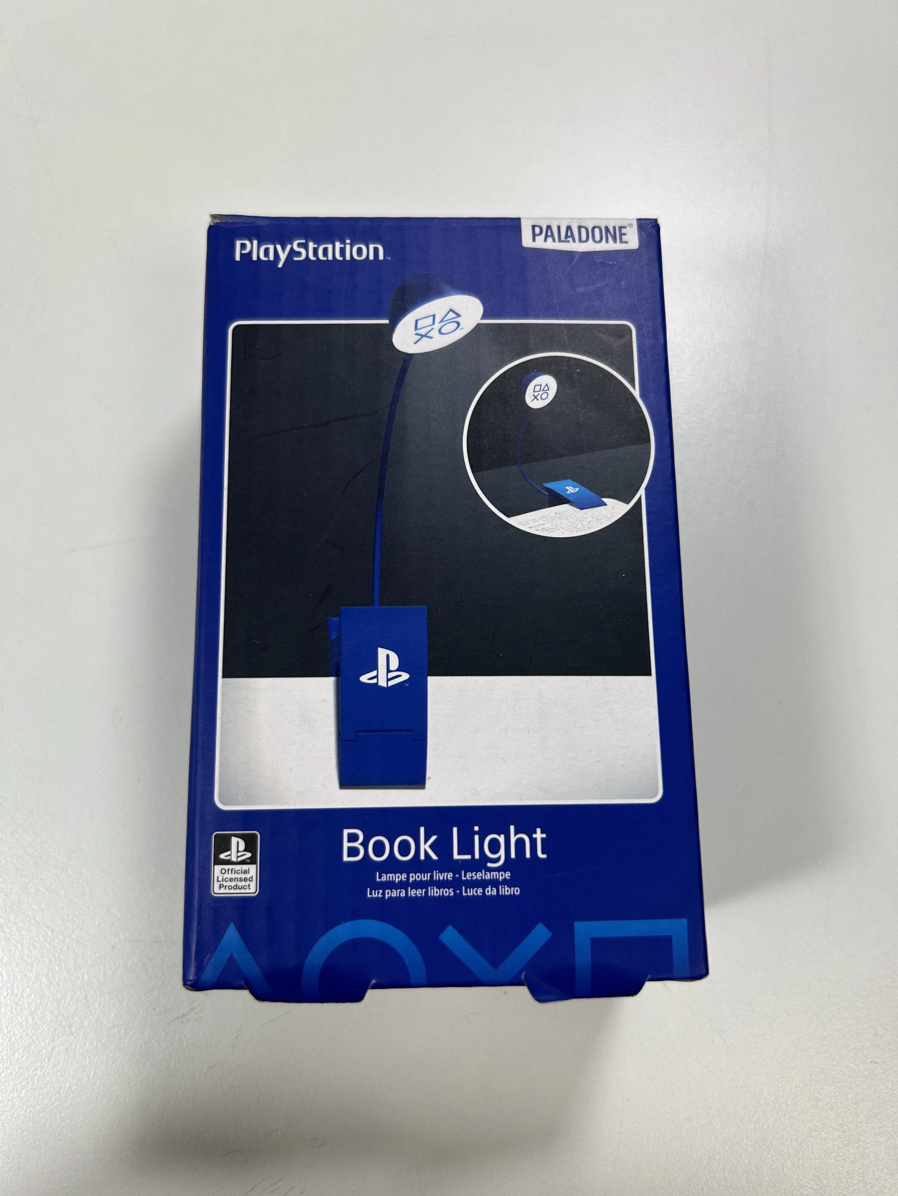 paladone-lampka-do-czytania-playstation-przypinana-ean-gtin-5055964785055