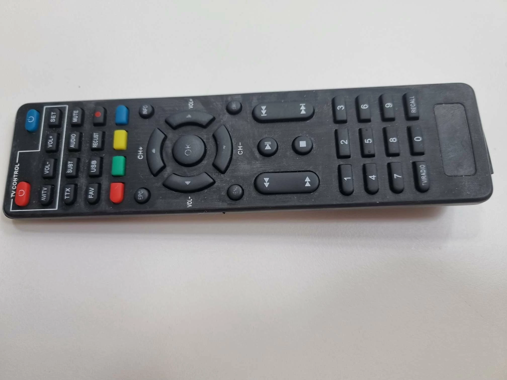 dekoder-tuner-dvb-t2-smart-sat-2-h264h265hevc-pekniety-pilot-product-id-76283eea-0a3f-4c94-accc-8f5f877e1a78