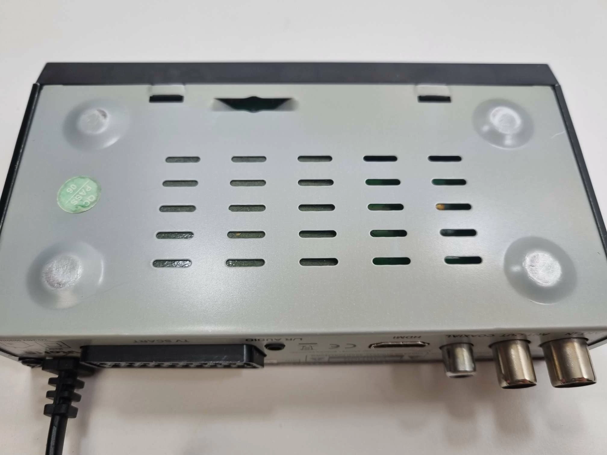 dekoder-tuner-dvb-t2-smart-sat-2-h264h265hevc-pekniety-pilot-rodzaj-tunera-dvb-t2