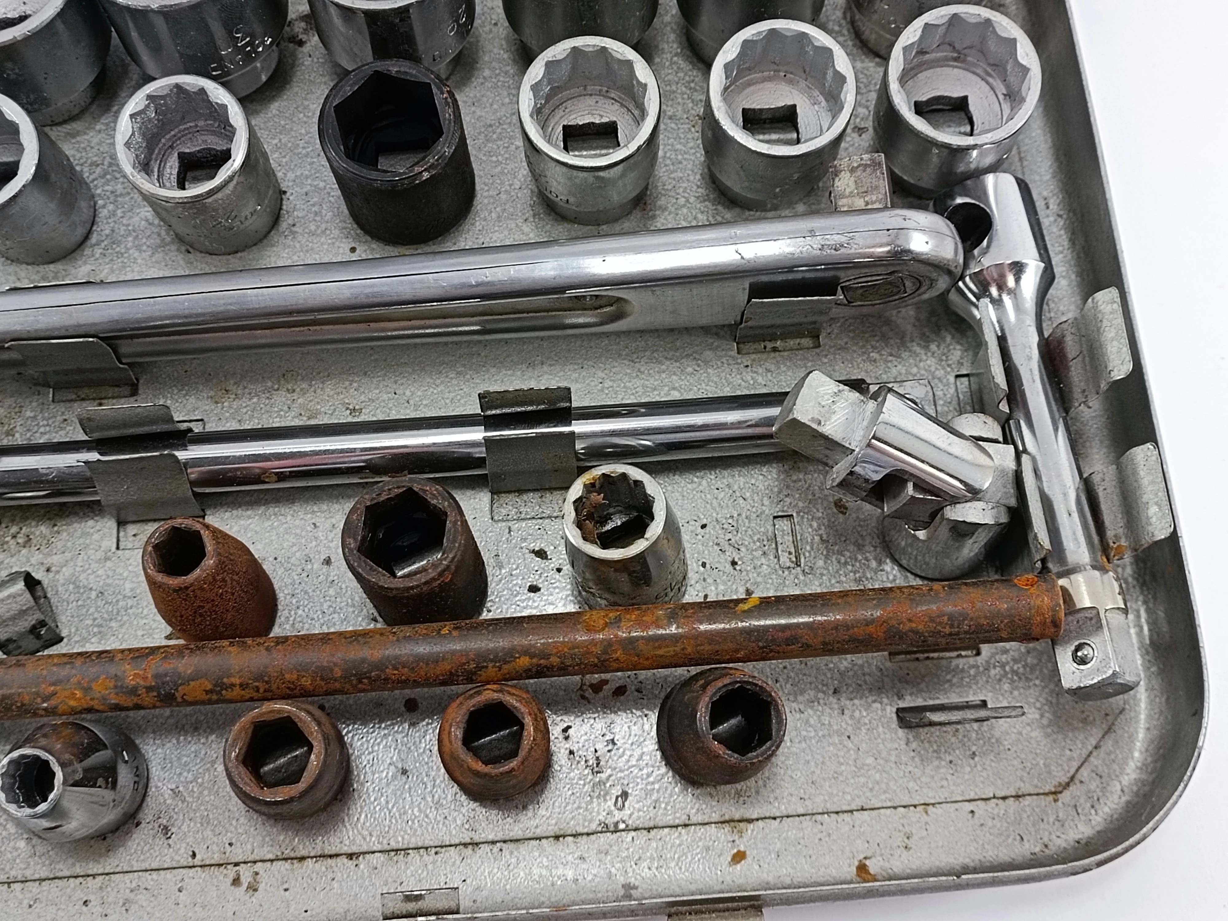 zestaw-kluczy-nasadowych-walizka-stan-uzywany