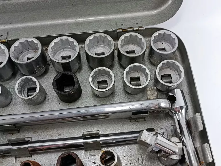 zestaw-kluczy-nasadowych-walizka-kod-producenta-m58231