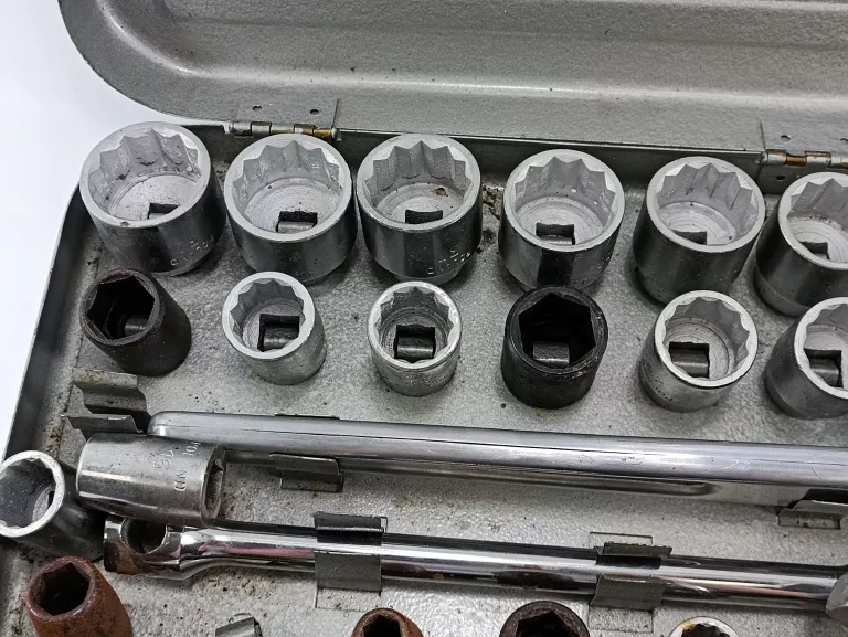 zestaw-kluczy-nasadowych-walizka-ean-gtin-3415419175077