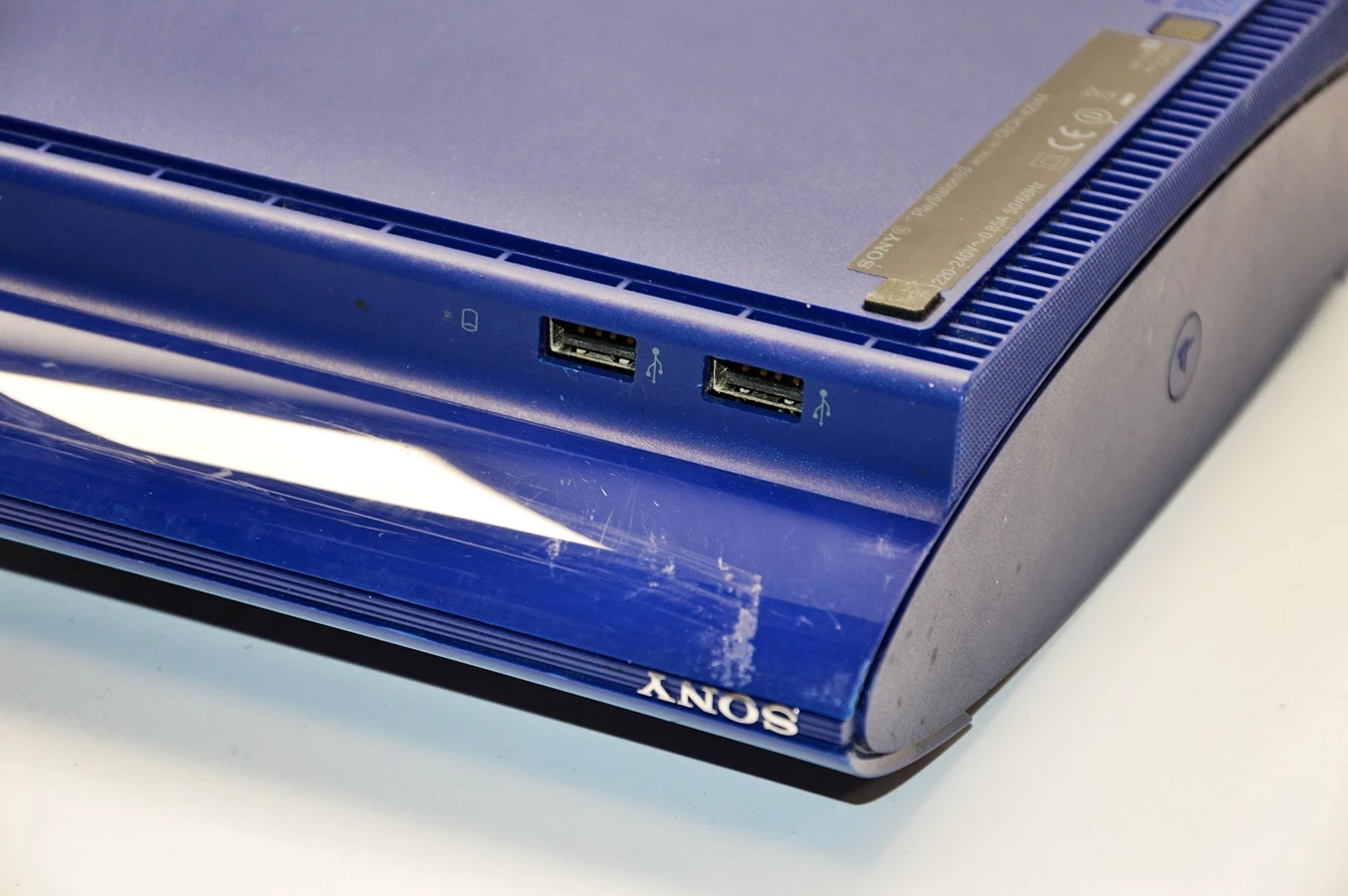 KONSOLA SONY PLAYSTATION 3 SUPER SLIM PS3 CECH-4204A