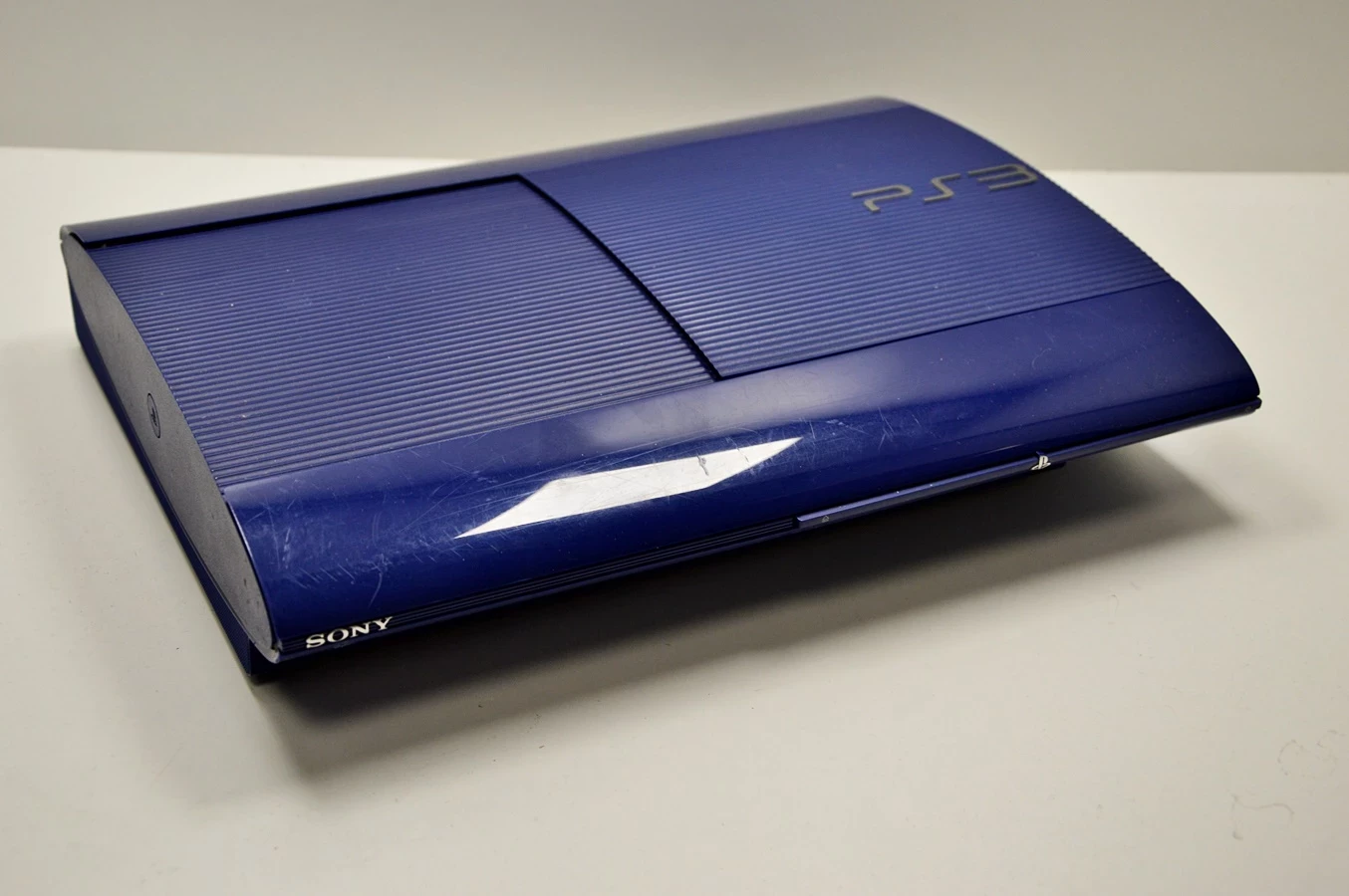 konsola-sony-playstation-3-super-slim-ps3-cech-4204a-niebieska-kolor-czarny