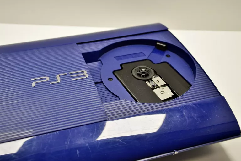 konsola-sony-playstation-3-super-slim-ps3-cech-4204a-niebieska-wersja-konsoli-super-slim