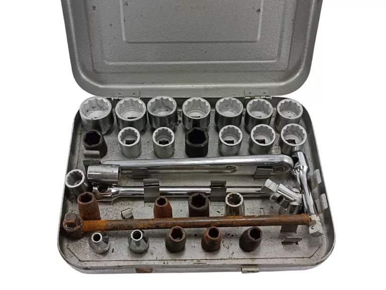 zestaw-kluczy-nasadowych-walizka-witosa-2-sulecin-fitum