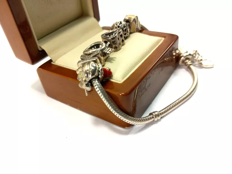 bransoletka-pandora-7-charmsow-p-925-stan-uzywany