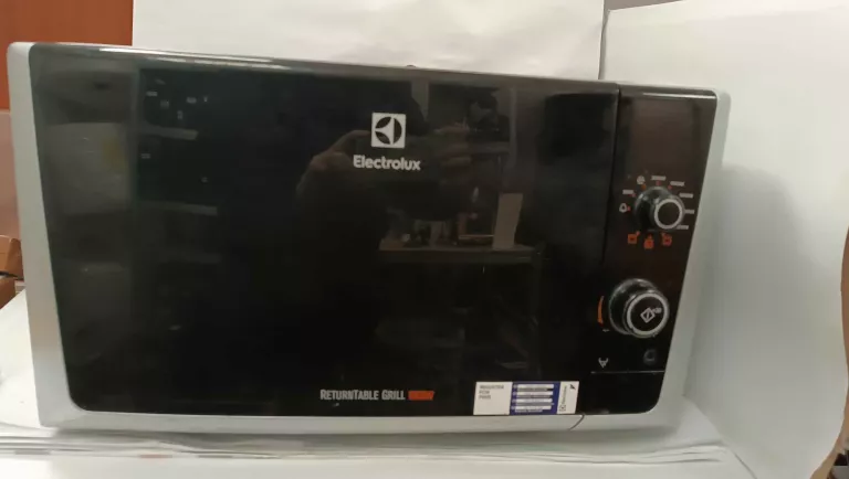 MIKROFALA ELECTROLUX EMS21400S