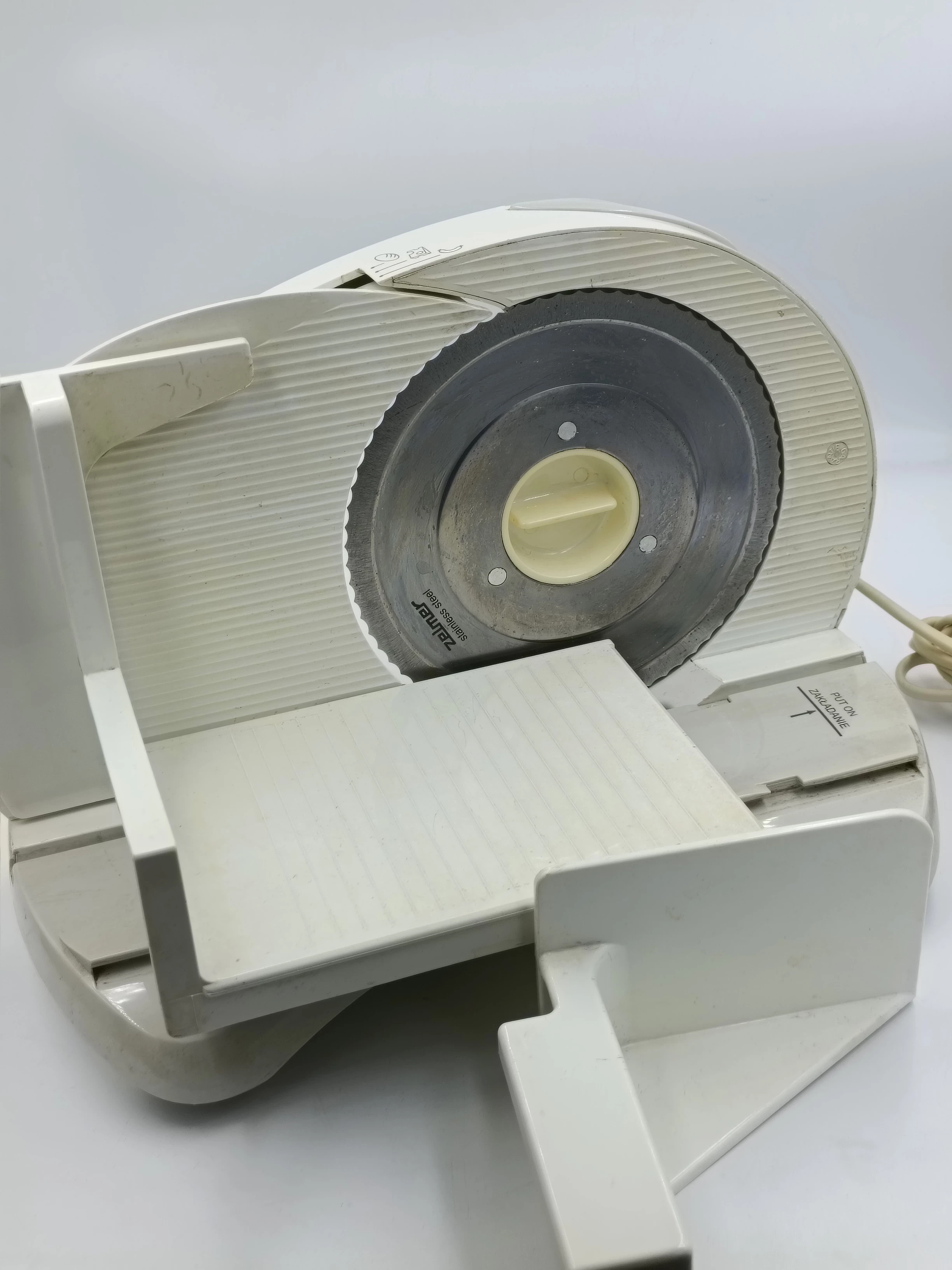 krajalnica-do-chleba-zelmer-alexis-young-zfs0715s-kolor-dominujacy-ecru