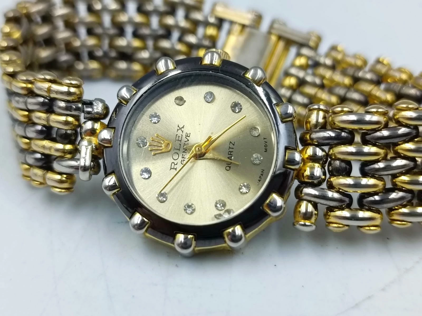 zegarek-rolex-replika-geneve-ksztalt-koperty-okragla