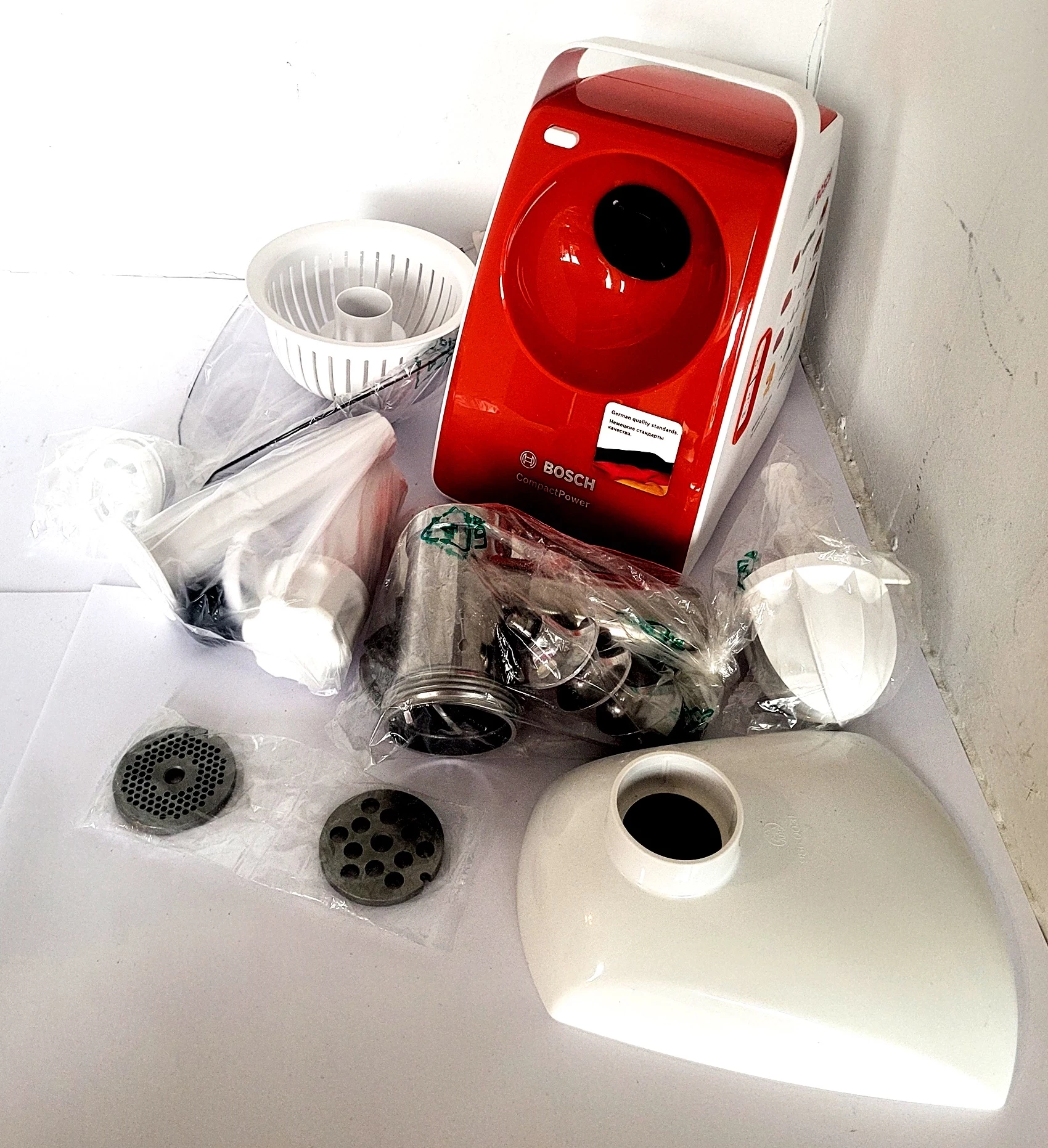 maszynka-do-mielenia-miesa-bosch-zapakowana-w-pudelku-moc-1500