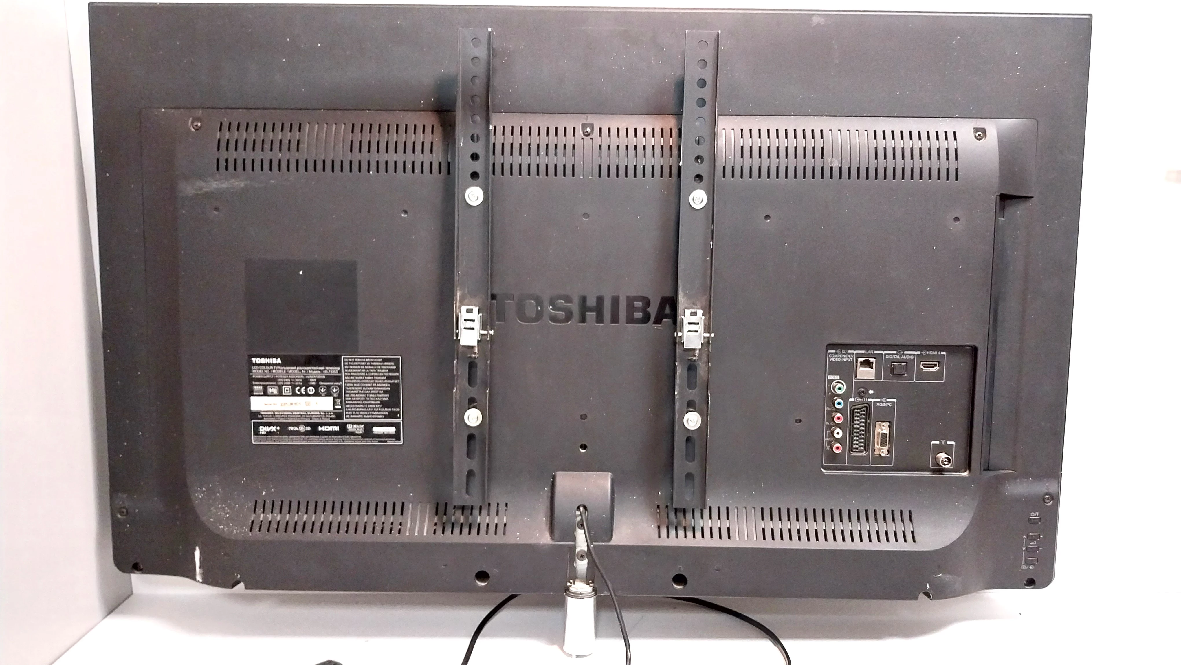 telewizor-toshiba-40l7335dpilotuchwyt-scienny-stan-uzywany