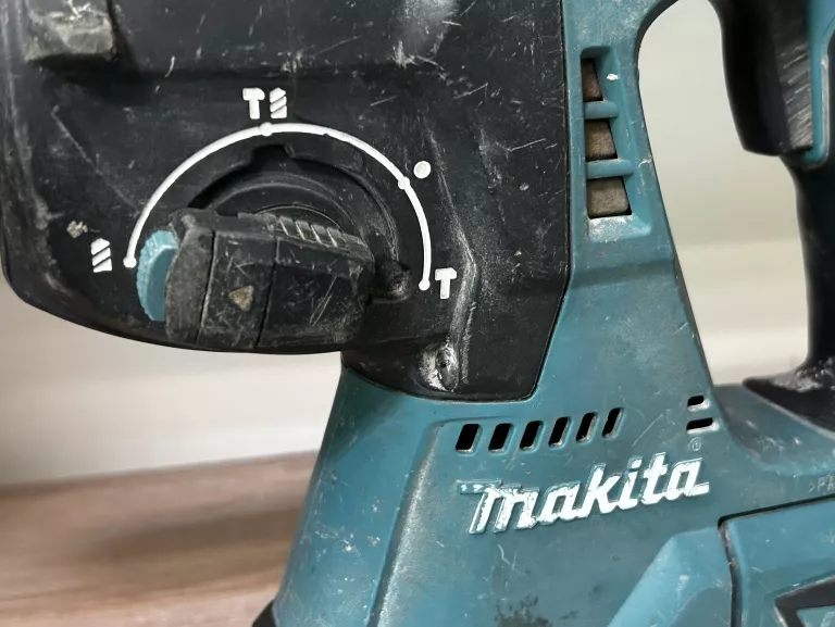 MŁOT UDAROWY MŁOTOWIERTARKA MAKITA DHR243 DOBRY STAN