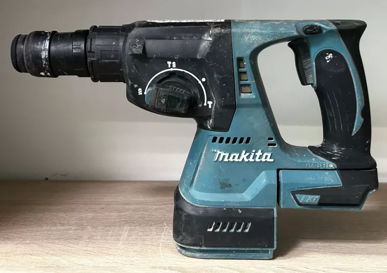 MŁOT UDAROWY MŁOTOWIERTARKA MAKITA DHR243 DOBRY STAN