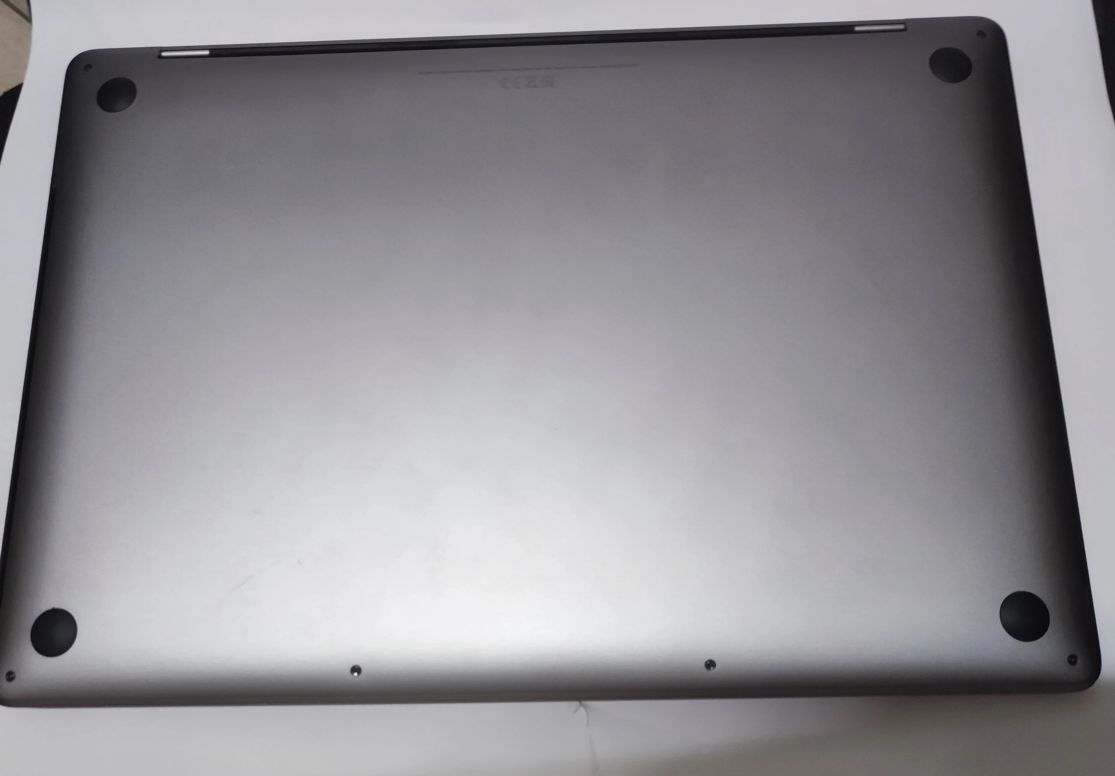 apple-macbook-pro-a1990-15-rozdzielczosc-px-2880-x-1800