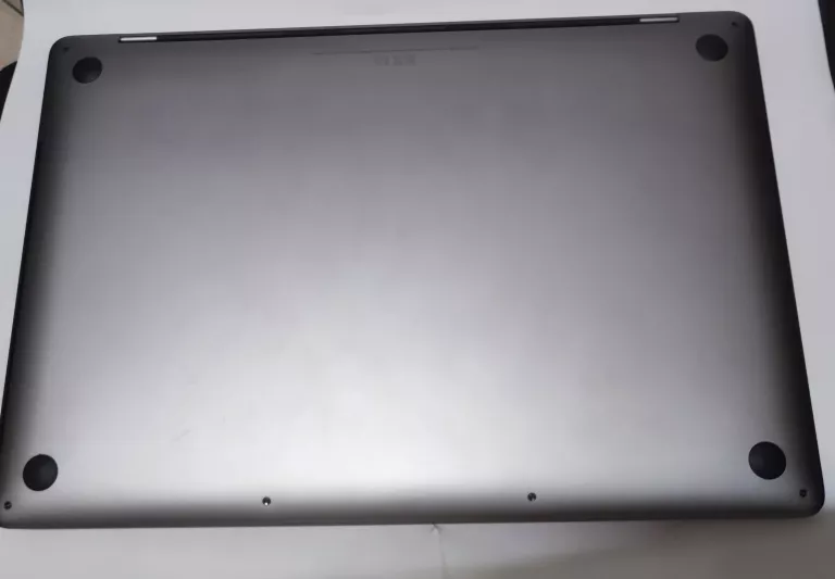 apple-macbook-pro-a1990-15-rozdzielczosc-px-2880-x-1800