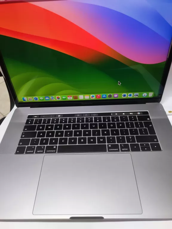 APPLE MACBOOK PRO A1990 15