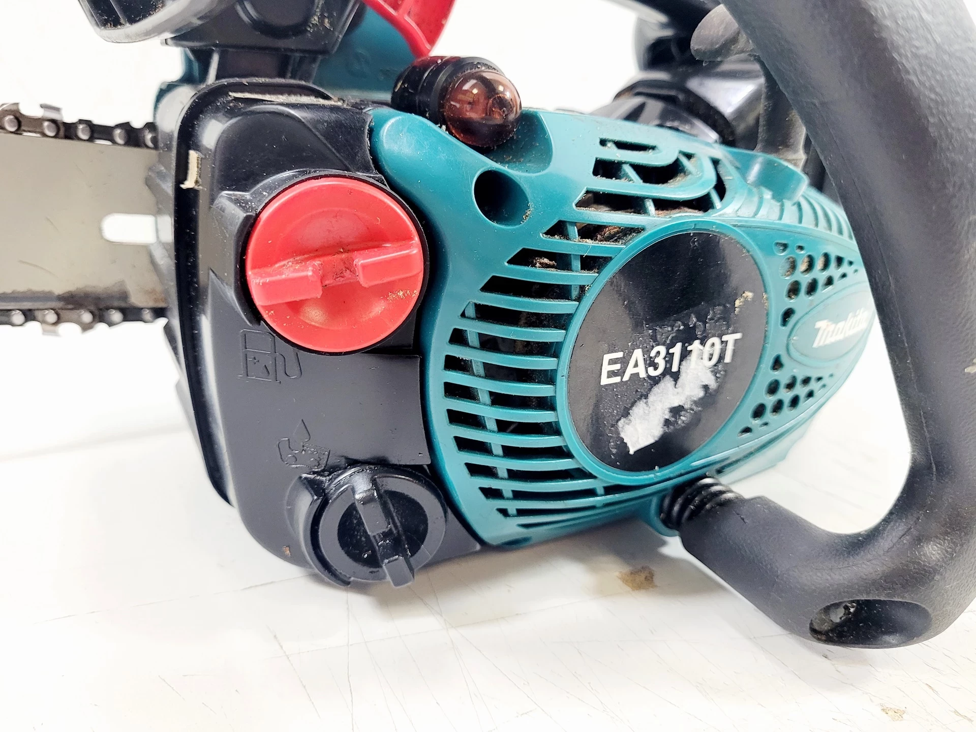 makita-ea3110t-pilarka-lancuchowa-spalinowa-stan-uzywany