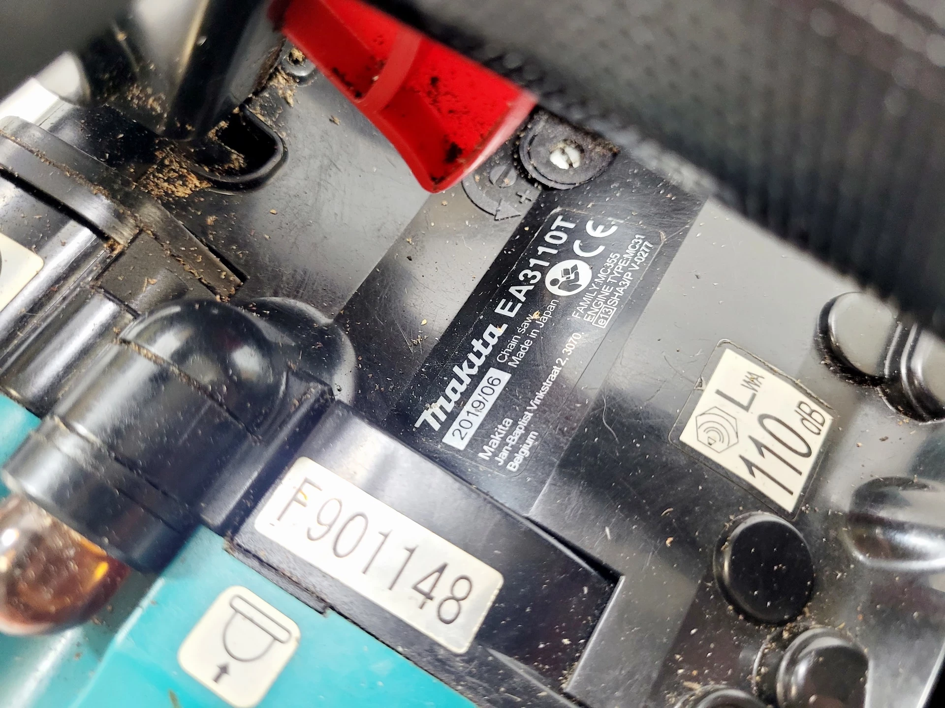 makita-ea3110t-pilarka-lancuchowa-spalinowa-marka-makita