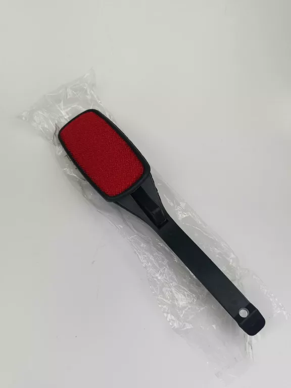 SZCZOTKA DO CZYSZCZENIA UBRAŃ