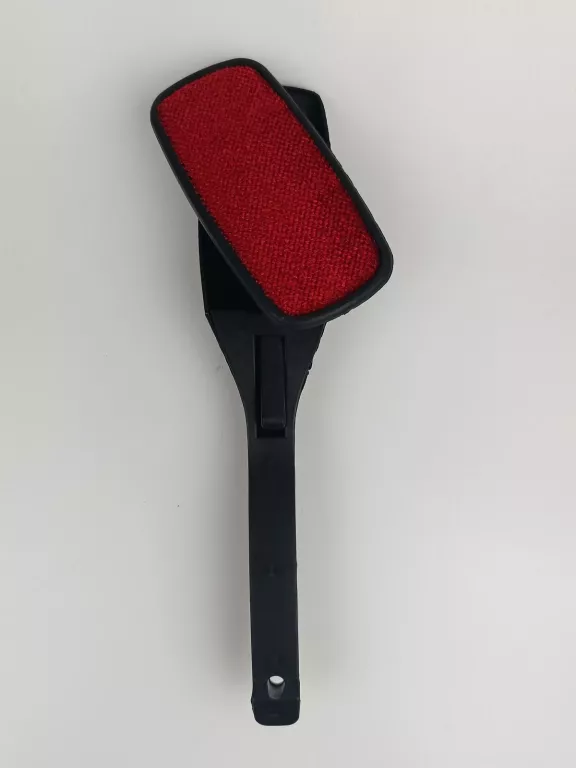 SZCZOTKA DO CZYSZCZENIA UBRAŃ