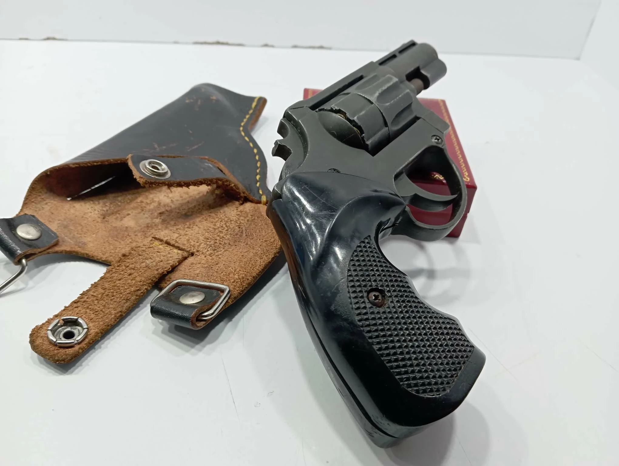 rewolwer-hukowy-start-4-oryginalnosc-replika