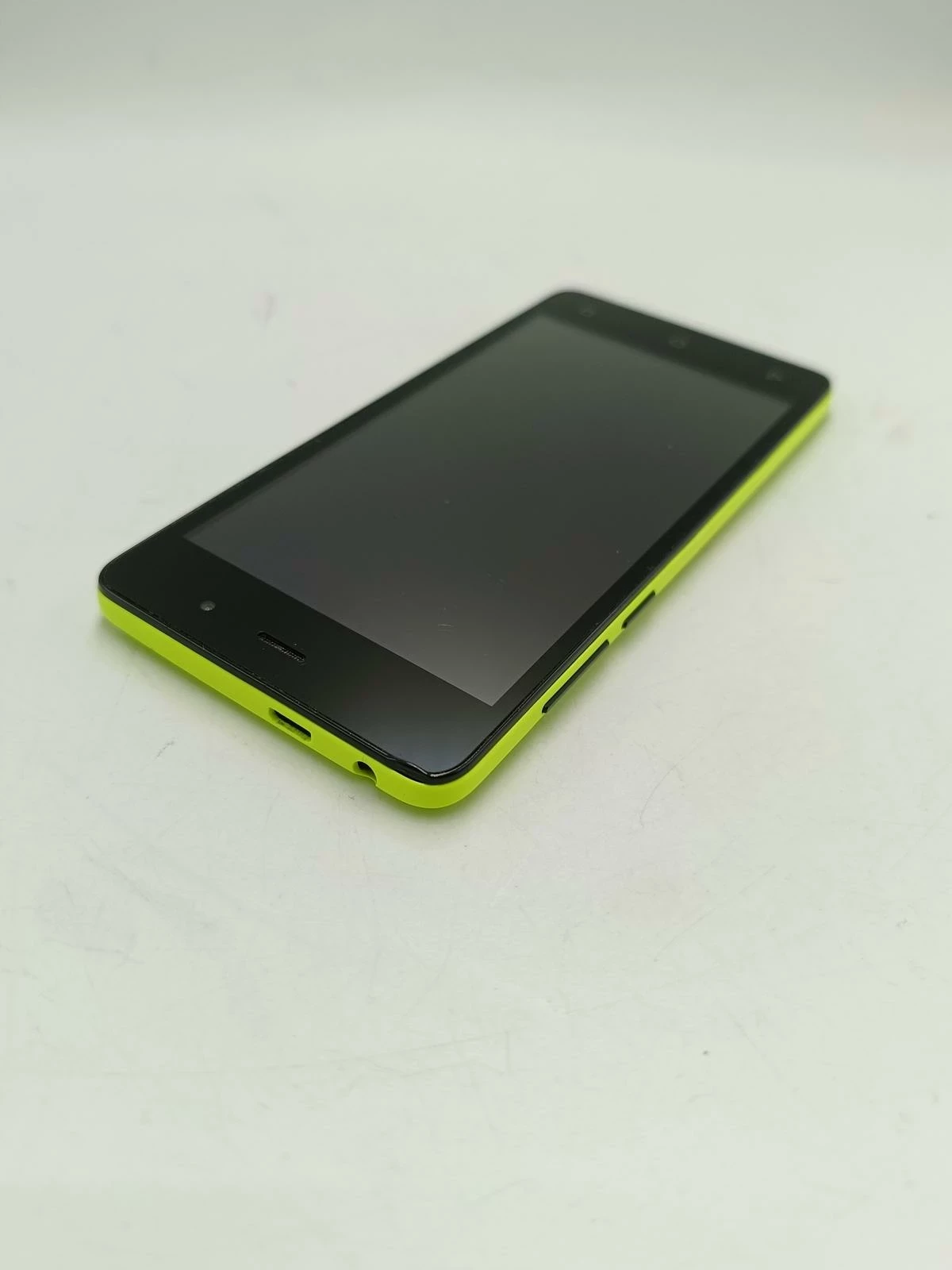 telefon-archos-45d-platinum-18gb-opis-kolor-czarny