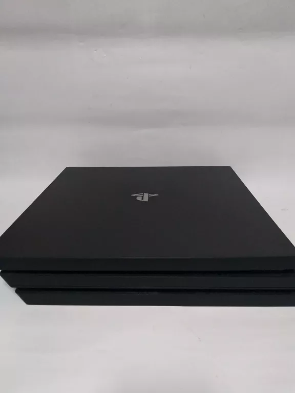 KONSOLA SONY PLAYSTATION 4 PRO 1 TB PAD
