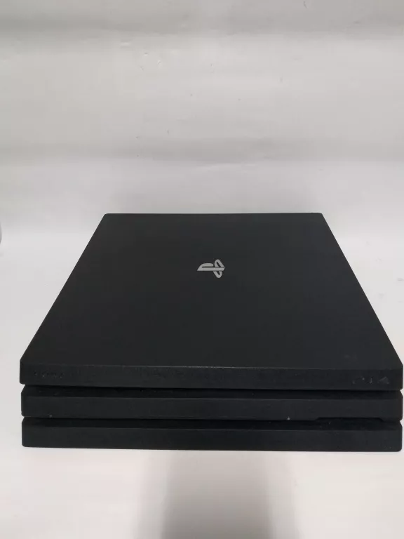 KONSOLA SONY PLAYSTATION 4 PRO 1 TB PAD